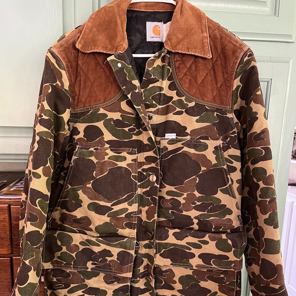 Vintage Carhartt Duck Camo Hunting coat w Corduroy Shoulders & Collar. Medium.